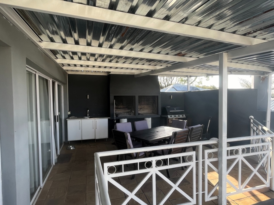 8 Bedroom Property for Sale in Waverley Free State